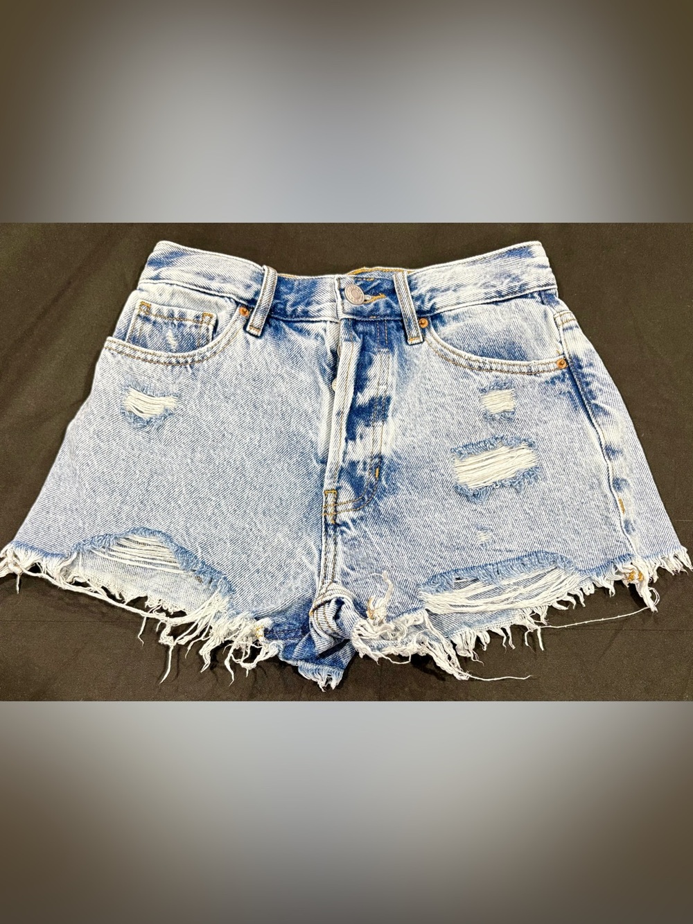PacSun Vintage High Rise Distressed Denim Shorts Women’s 24 Light Wash Raw Hem